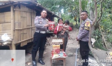 Peduli-Kasih,-Satlantas-Polres-Ende-Bagikan-Sembako-kepada-Masyarakat