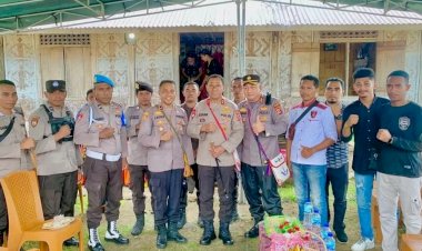 Kunjungi-Desa-Terpencil-Di-Nagekeo,-Kapolda-NTT-Dinobatkan-Sebagai-Putra-Desa-Wuliwalo