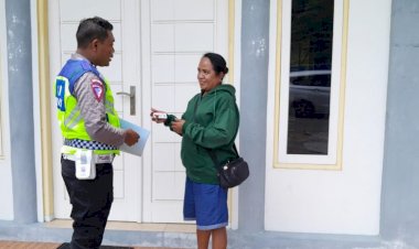 Beri-Kemudahan,-Satlantas-Polres-Ende-Layani-Pengantaran-SIM-ke-Rumah-Masyarakat