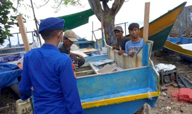 Cegah-Gangguan-Kamtibmas-di-Daerah-Pesisir-Flotim,-Personel-Ditpolairud-Polda-NTT-Optimalkan-Patroli-Dialogis