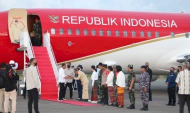Tiba-di-Labuan-Bajo,-Presiden-RI-dan-Ibu-Negara-Disambut-Kapolda-NTT-bersama-Forkopimda