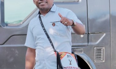 Police-Love-Culture,-Anggota-Polres-Nagekeo-Berdinas-Kenakan-Tas-Tradisional