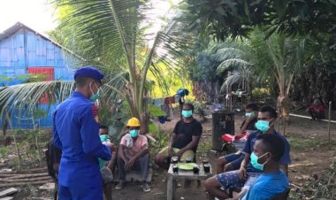 Patroli-Kamtibmas-di-Pesisir-Sumba-Timur,-Personel-Ditpolairud-Polda-NTT-Imbau-Keselamatan-Berlayar