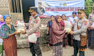 Polda-NTT-Salurkan-Bantuan-Kemanusian-dari-Kapolri-Untuk-Warga-Terdampak-Harga-Bahan-Pokok