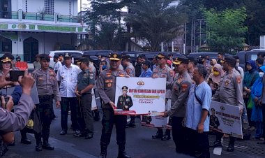 Ribuan-Paket-Sembako-dari-Kapolri-disebar-ke-Masyarakat-di-slum-Area-Jaksel