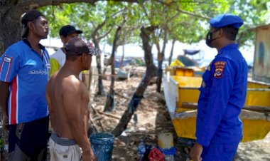 Waspadai-Cuaca-Buruk,-Personel-KP-.TURANGGA-XXII-3013.-Ditpolairud-Polda-NTT-Imbau-Keselamatan-Berlayar-di-Wilayah-Lembata