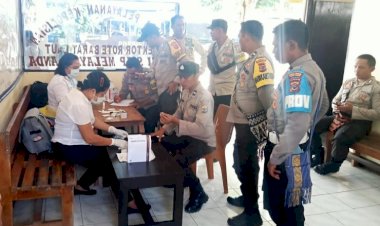 Antisipasi-HIV/AIDS-,-Personel-Polsek-Rote-Barat-Laut-Ikuti-Screening-dan-Pemeriksaan-Tes-Darah