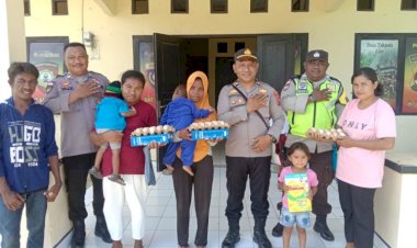 Polsek-Sulamu-Jadi-Orang-Tua-Asuh-Tiga-Anak-Stunting-dari-Kelurahan-Sulamu