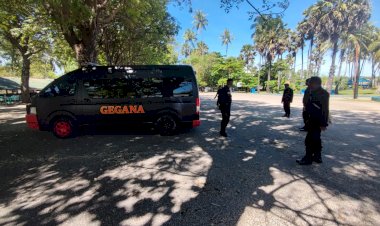 Pastikan-Warga-Merasa-Aman,-Subsatgas-Brimob-Ops-Ketupat-Turangga-2023-Gelar-Patroli-di-Sejumlah-Pusat-Keramaian