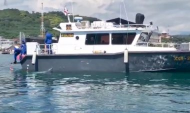 Polairud-Polda-NTT-Patroli-Sambil-Bersihkan-Sampah-di-Sekitar-Perairan-Labuan-Bajo-Jelang-KTT-Asean-ke-42