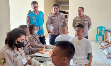 Pantau-Langsung-Pemeriksaan-Kesehatan,-Wakapolda-NTT-Beri-Motivasi-Kapada-Para-Casis-Polri