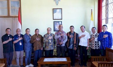 Kunjungi-Keuskupan-Ruteng,-Kapolda-NTT-Ajak-Berkerja-Sama-Dalam-Menjaga-Kamtibmas-di-Manggarai