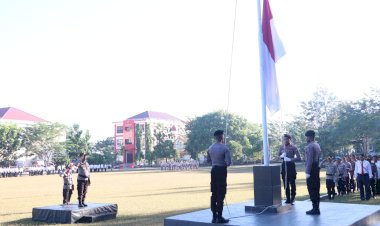 Pimpin-Upacara-Bulanan,-Irwasda-Polda-NTT-Beri-Apresiasi-Kepada-Seluruh-Personel-atas-Pelaksanaan-Tugas-Rutin-Maupun-Pengamanan-Kegiatan-Tertentu