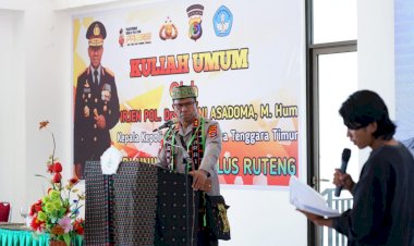 Beri-Kuliah-Umum-di-Universitas-Katholik-Santu-Paulus-Ruteng,-Kapolda-NTT-Paparkan-Materi-Cyber-Crime