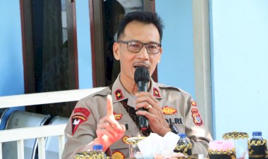 Dengar-Curhat-Warga-Maulafa,-Wakapolda-NTT:-Kami-Siap-1x24-Jam-Terima-Laporan-Pengaduan