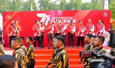 Fun-Walk-dengan-Lintas-Elemen,-Kapolri-Gaungkan-Jaga-Persatuan-Kesatuan-Bangsa