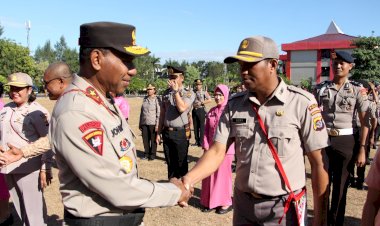 Kapolda-NTT-Pimpin-Upacara-Korps-Raport-Kenaikan-Pangkat-Anggota-dan-ASN-Polri