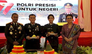 Penyerahan-Hadiah-Hingga-Pemotongan-Tumpeng-Warnai-Syukuran-Hari-Bhayangkara-Ke-77