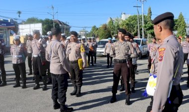 Cek-Sikap-Tampang,-Kapolres-Sumba-Barat-Ingatkan-Personel-Pentingnya-Kedisiplinan-perorangan