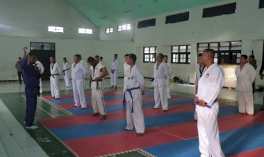 Polres-Sumba-Barat-Gelar-Ujian-Bela-Diri-Polri,-Puluhan-Personel-Siap-Naik-Pangkat