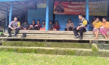 Kasat-Binmas-Sambangi-Warga-Di-Momen-Jumat-Curhat