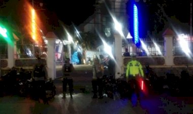 Dalam-Rangka-Hari-Raya-Paskah,-Polres-Sumba-Barat-Gelar-Pengamanan-Malam-Puji---Pujian-Di-GKS-Waikabubak