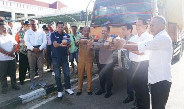 Dukung-Program-Pemerintah,-Kapolres-Belu-Hadiri-Acara-Pelepasan-Ekspor-Perdana-Perumda-Belu-Bhakti-ke-Timor-Leste