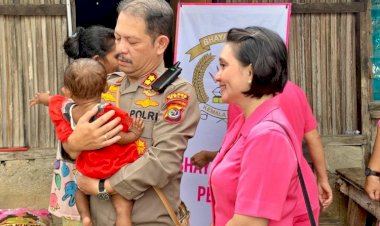 apolres-Belu-Bersama-Ketua-Bhayangkari-Serahkan-Bantuan-Sosial-untuk-Balita-Penderita-Stunting