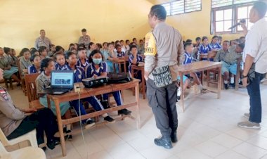 Cegah-Kenakalan-Remaja-Sejak-Dini,-Satgas-Ops-Bina-Kusuma-Polres-Belu-Lakukan-Sosialisasi-di-SMP-Kristen-Atambua