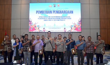 Buka-Rakernis-Bidang-SDM-TA-2023,-Wakapolda-NTT-Berikan-Penghargaan-kepada-Para-Kepala-Sekolah