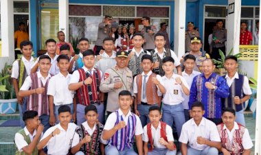Kapolda-NTT-Dorong-Siswa-Siswi-SMAN-1-Kefamenanu-Untuk-Giat-Belajar-dalam-Meraih-Masa-Depan