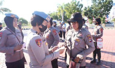 Cek-Kesiapan-Sebelum-Bertugas,-Provost-Polda-NTT-Sidak-Polwan-Polres-Kupang-dan-Polresta-Kupang-Kota