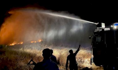 Respon-Cepat-Satuan-Samapta-Polres-Sumba-Timur-Berhasil-Padamkan-Kebakaran-Lahan