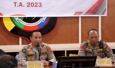 Supervisi-di-Polres-Ngada,-Kabidhumas-Polda-NTT-Ingatkan-Setiap-Anggota-Polri-Adalah-Pengemban-Fungsi-Humas