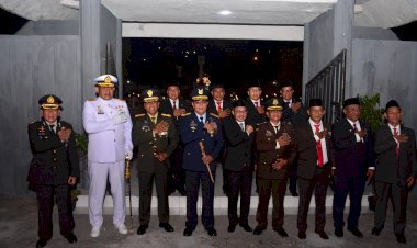 Memperingati-HUT-RI-ke-78,-Para-Pejabat-Polda-NTT-Hadiri-Upacara-Penghormatan-dan-Renungan-Suci-di-TMP-Dharmaloka