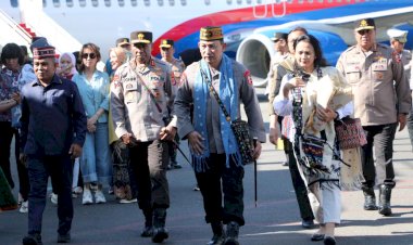 Kunjungi-Labuan-Bajo,-Kapolri-dan-Ketua-Umum-Bhayangkari-Disambut-Kapolda-NTT-Bersama-Forkopimda