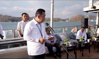 Kapolri-Jamu-Delegasi-AMMTC-Nikmati-Sunset-di-Labuan-Bajo