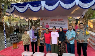 Kapolda-NTT-dan-Ketua-Bhayangkari-Daerah-Serahkan-Bantuan-Sosial-dan-Akan-Sumbang-dua-Sumor-Bor-bagi-Warga-Desa-Maubesi