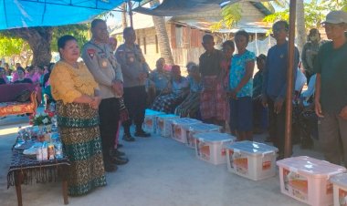 Kunjungi-Pulau-Landu,-Kapolda-NTT-Salurkan-Sumbangan-Berarti-dan-Beri-Pesan-Kamtibmas