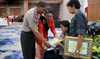 Gagalkan-Penyelundupan-Ganja-dan-Bangun-Yayasan-Pendidikan,-Dua-Anggota-Polwan-Polda-NTT-Dapat--Reward-Kapolda-NTT
