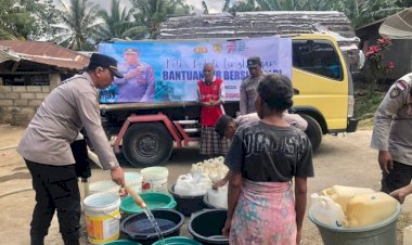 Polsek-Ndona-Sumbangkan-8.000-Liter-Air-Bersih-untuk-Warga-Nuaraja-Desa-Manulondo