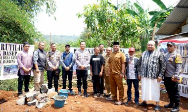 Polri-Bantu-Warga-Korban-Kebakaran-di-Bandung