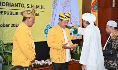 Penganugerahan-Wakapolri-Komjen-Pol-Agus-Andrianto-Sebagai-Warga-Kehormatan-Kerukunan-Bubuhan-Banjar-(KBB)