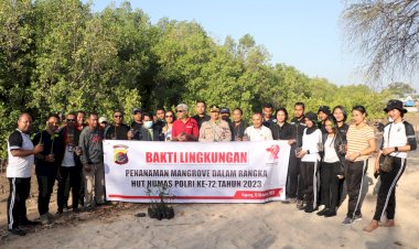 Rayakan-HUT-Humas-Polri-ke-72,-Humas-Polda-NTT-dan-Wartawan-Tanam-100-Pohon-Mangrove