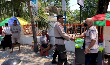 Personel-Subsatuan-Tugas-Binmas-Polda-NTT-Menggelar-Kegiatan-Imbauan-Kamtibmas-Keliling-di-Kecamatan-Oebobo
