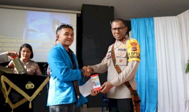 Kapolda-NTT-Beri-Kuliah-Umum-hingga-Hadiah-Handphone-serta-SIM-Gratis-pada-Mahasiswa-Uniflor-Ende1
