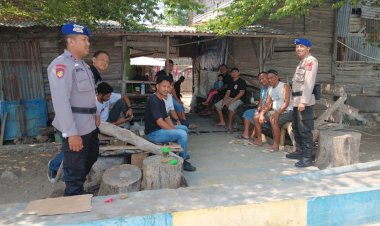 Subsatgas-Polairud-Jalankan-Patroli-dan-Sosialisasi-Kamtibmas-di-Pesisir-Pantai-Oeba-Menyongsong-Pemilu-2024