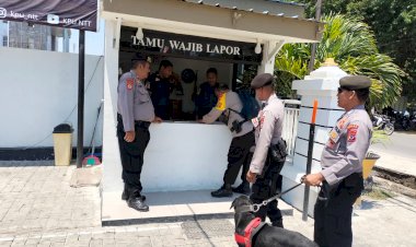 Personel-Satgas-Sterilisasi-Memastikan-Keamanan-di-KPU-dan-Bawaslu-Provinsi-NTT-dengan-Patroli-Sambang