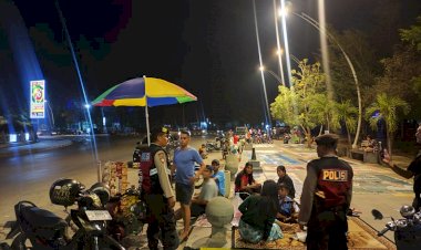 Tim-Patroli-Gabungan-Dialogis-Cipta-Kondisi-OMB:-Mengamankan-Pemilu-2024-dengan-Imbauan-Anti-Hoaks-dengan-sasaran-Area-Umum