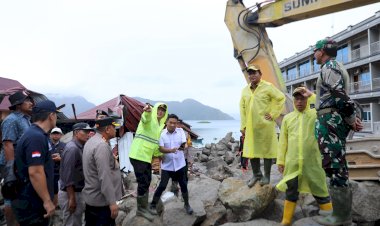 Kapolda-Sumut-Salurkan-Bantuan-dan-Pastikan-Pencarian-Korban-Longsor-di-Humbahas